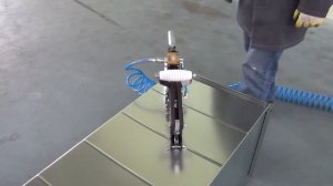 Пневматический ручной пуклевочный инструмент