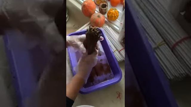 Как я крашу бумажные трубочки водной морилкой - плетение из бумажных трубочек - 2020 год. смотреть онлайн