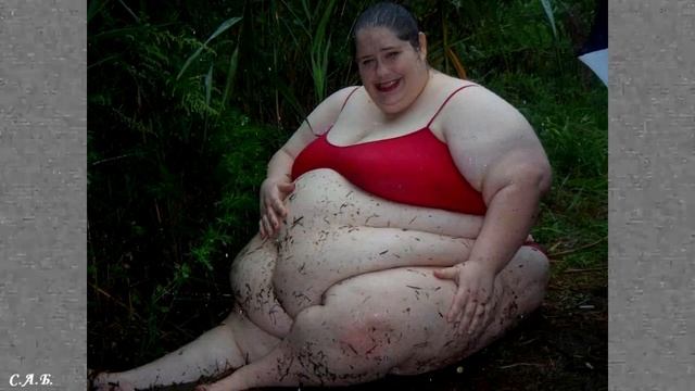 Fat women on the beach and at home. смотреть онлайн