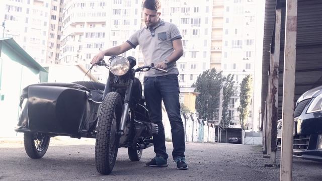 Запуск двигателя мотоцикла "Днепр МТ 10-36" с кик-стартера. смотреть онлайн