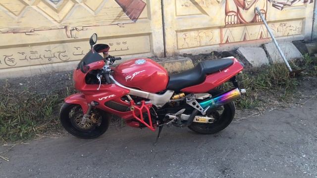 Недооцененный HONDA VTR 1000 F #2 смотреть онлайн