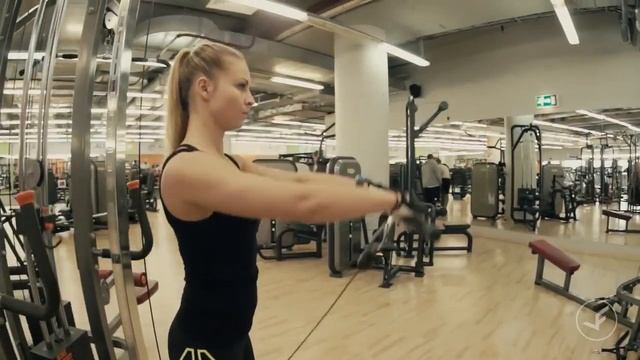 Подъём рук перед собой с нижнего блока смотреть онлайн