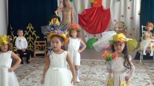 ПОКАЗ МОД в детском садике. Нарядные ОСЕННИЕ шляпки. Fashion show in the kindergarten. Autumn hats.