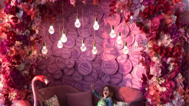 Прогулка по Сity Walk Dubai в Дубае ОАЭ Самое красивое кафе в Дубае Кофе с золотом в Дубае смотреть онлайн