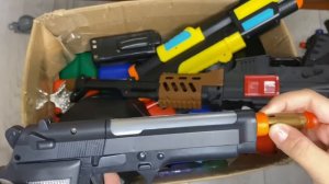 Игрушечные пистолеты. Оружие. Автоматы, пистолеты, бинокли и т. д.