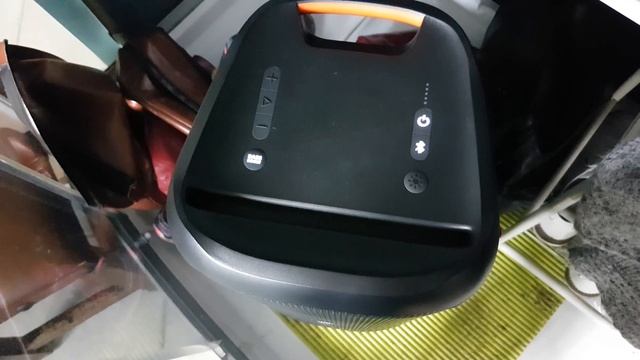 Jbl partybox 100! House rattling! The real power of the partybox 100! смотреть онлайн