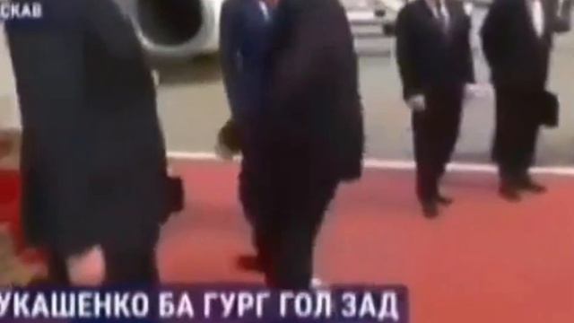 Лукашенко попал мячом в голову корреспонденту смотреть онлайн