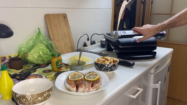 Стейк из сёмги и цезарь с курицей, готовим на Tefal OptiGrill+. Найтжрундели-грильвлог) смотреть онлайн
