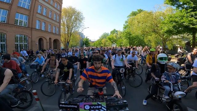 *LOVE PARADE ON WHEELS* Drum & Bass On The Bike - BERLIN смотреть онлайн
