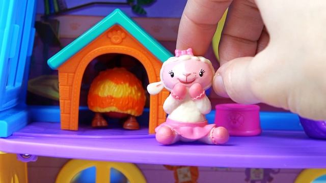 Doc McStuffins Toys Doc's Deluxe Clinic & Pet Vet Playset Lambie Squibbles Toy Kinder Playtime смотреть онлайн