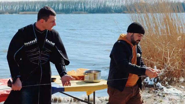ШАШЛЫК большими кусками на 3 м шампуре, 8 кг мяса на одном шампуре, веселая подача рецепта от Мито смотреть онлайн