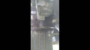 VW Caravelle. Установка китайских брызговиков.mp4