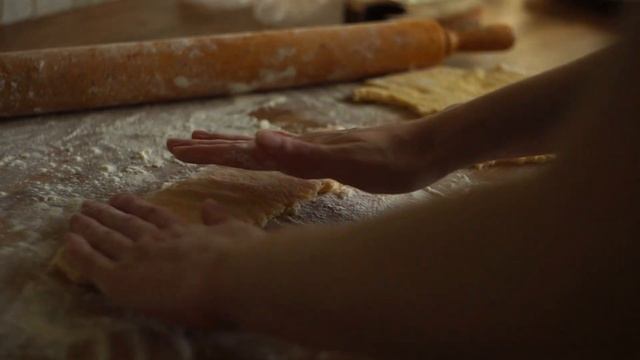 Готовлю сырные палочки | Солнечный день смотреть онлайн