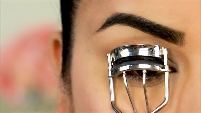 TRY THIS!! Easiest Way to Apply False Eyelashes! смотреть онлайн