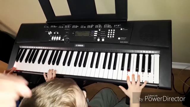 Yamaha EZ-220 unpacking and demonstration смотреть онлайн