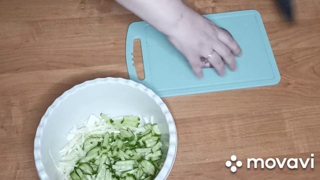 САЛАТ С КАПУСТОЙ И СУХАРИКАМИ смотреть онлайн