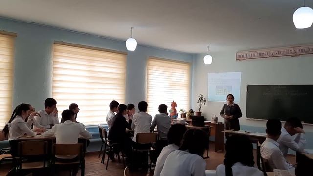 Урок истории Узбекистана в 8 "В" классе " Города эмирата. Внутренняя и внешняя торговля " смотреть онлайн