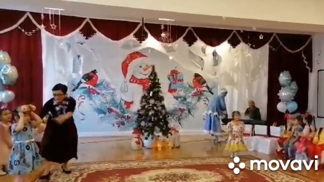 Новогодний утренник смотреть онлайн