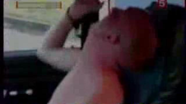 Водитель с измененным сознанием поет песню о ГИБДД смотреть онлайн