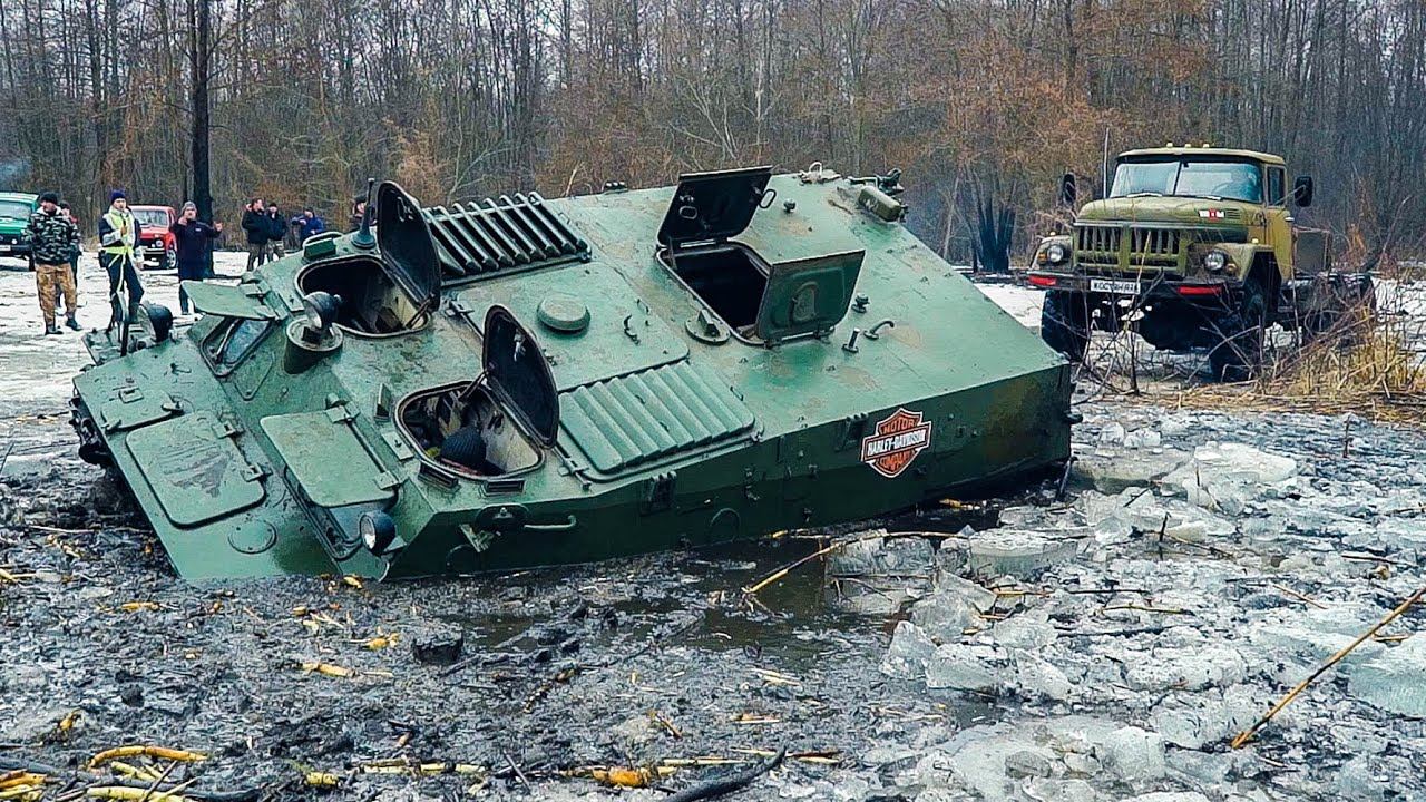 Мы офигели!!! ТАНК против ЗИЛ 131 и ГАЗ 66 в ГИБЛОМ БОЛОТЕ смотреть онлайн