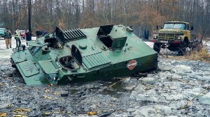 Мы офигели!!! ТАНК против ЗИЛ 131 и ГАЗ 66 в ГИБЛОМ БОЛОТЕ