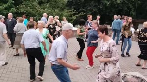 ПЬЯНАЯ-...на танцполе в Гомельском парке...mp4