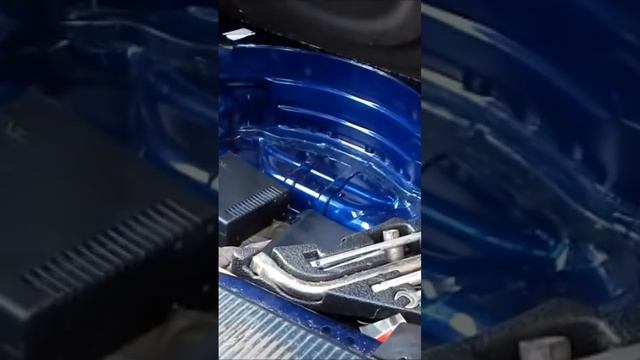 How to change a halogen light bulb VW Touareg Porsche Cayenne Audi Q7 #car #repair #viral #fyp смотреть онлайн