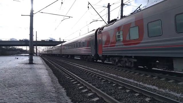 "ЭП2К из Санкт-Петербурга!" Электровоз ЭП2К-221 с пассажирским поездом 057Э "Йошкар-Ола - Москва" смотреть онлайн