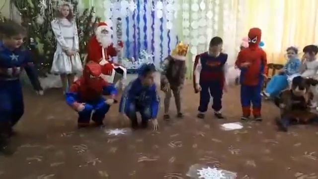 Современный Новогодний танец смотреть онлайн