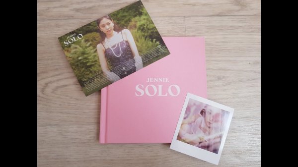 JENNIE (BLACKPINK) - SOLO unboxing