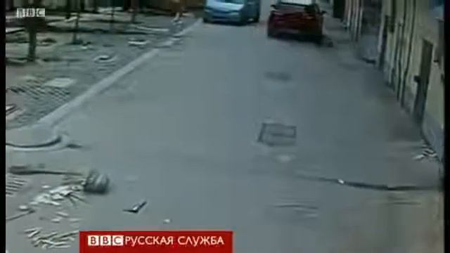 В Китае мальчика переехал внедорожник, но он выжил BBC Russian смотреть онлайн