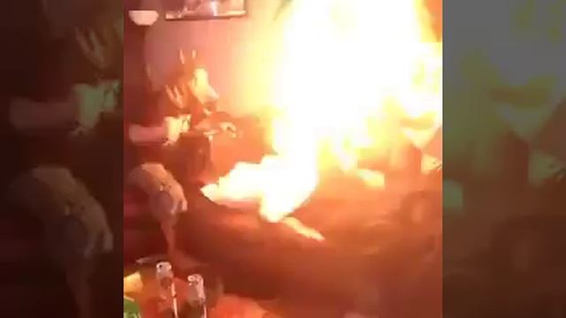 Как разбудить друга, чтобы он ссался от страха 6 sec смотреть онлайн