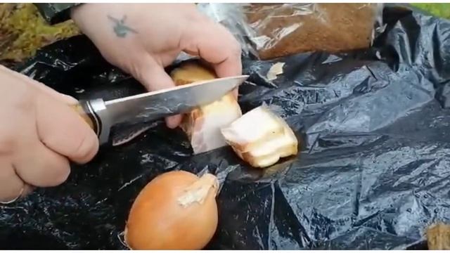 ПРИГОТОВЛЕНИЕ ЛАПШИ ДОШИРАК В ЛЕСУ НА ПРИРОДЕ. ОЧЕНЬ ВКУСНО ПОЛУЧИЛОСЬ. смотреть онлайн