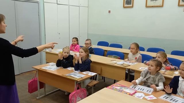 Фрагмент урока сольфеджио в подготовительной группе. Учитель Ионова Инесса Николаевна. смотреть онлайн