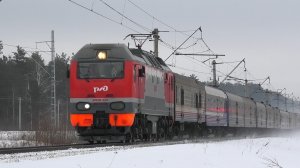 ЭП2К-323 с почтово-багажным поездом Владивосток - Москва