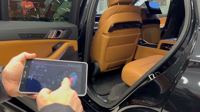 BMW X5 G05 установили салон от BMW 7er G11 и настроили управления с планшета смотреть онлайн