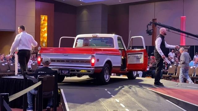 The Year Chevy C10 Truck Became The CHEVY CHEYENNE! 1971 Chevrolet C10 Super Cheyenne Pickup Truck! смотреть онлайн