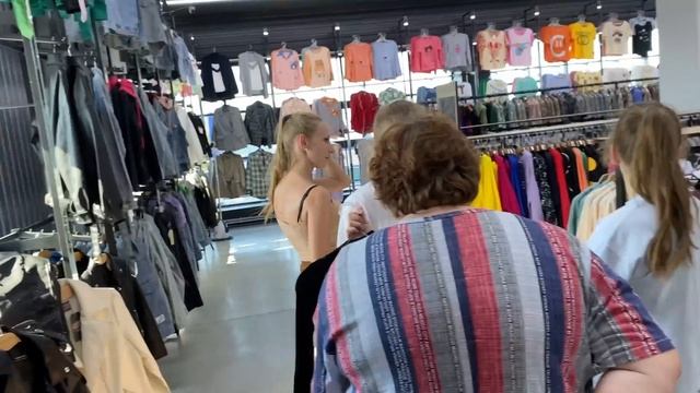 VLOG: По Магазинам вместе с Мамой ? Школьный шоппинг ?️ Выбираем одежду для школы / Влог смотреть онлайн