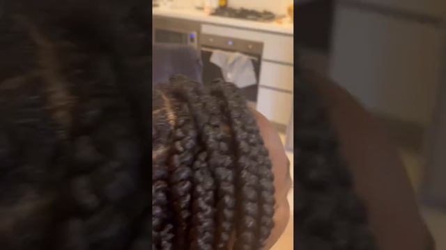 Bob box braids? #bobboxbraids #boxbraids #chrisbrown #tkhairandbeauty #braids смотреть онлайн