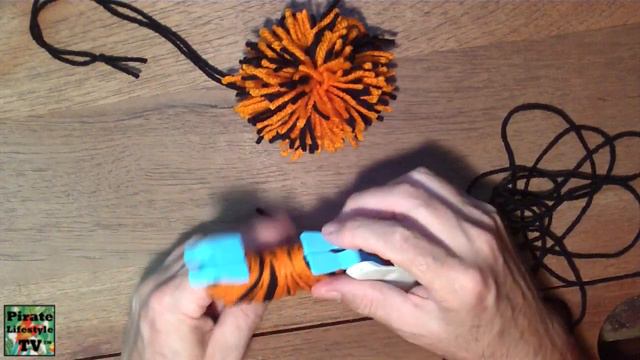How to Make Fun Cute Holiday Yarn Pom Poms the Easy Way - Pirate Lifestyle TV ™ Quickie 061 смотреть онлайн