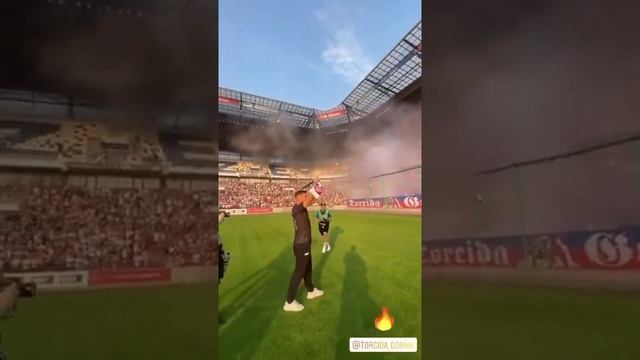 Фанаты встретили Подольски в Забже Польша #Shorts смотреть онлайн