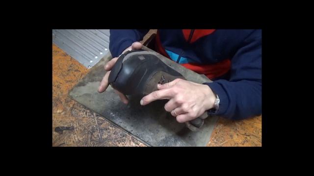 Ботинки зимние. Переклейка лседа подошвы. смотреть онлайн