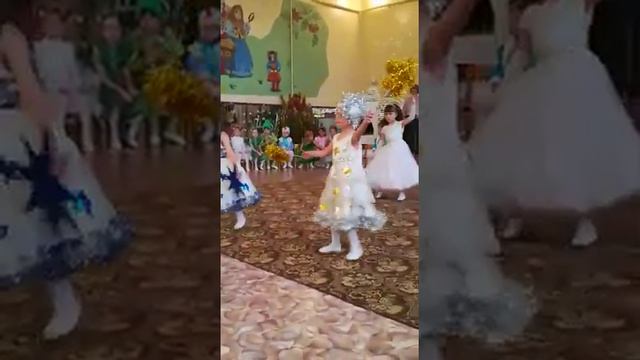 Танец "Звёздочки" детский сад Улыбка (ребриха) смотреть онлайн