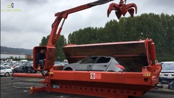 Extreme Dangerous Car Crusher Machine in Action, Crush Everything & Car Shredder Modern Technology