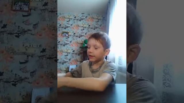 Даниил показывает свою военную технику😉😉 смотреть онлайн