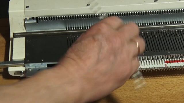 Прижимная планка Silver reed. Как клеить поролон.Clamp bar Silver reed. How to glue foam. смотреть онлайн