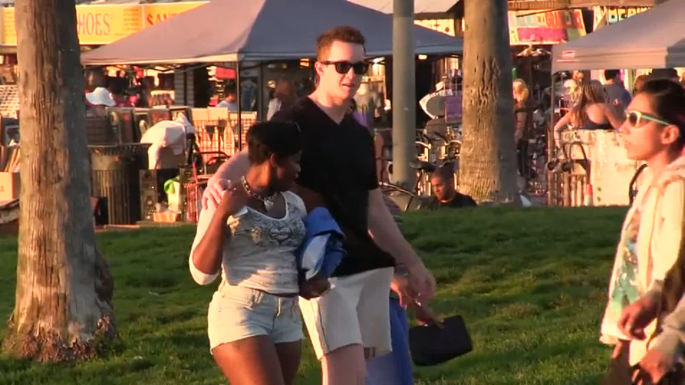 Розыгрыш со стояком в общественных местах смотреть онлайн