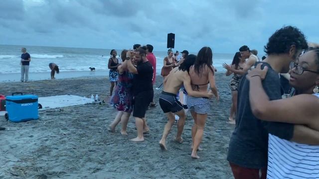 Amazing evening for Bachata on the beach and in the ocean with the Holy City Salsa Saturday evening смотреть онлайн