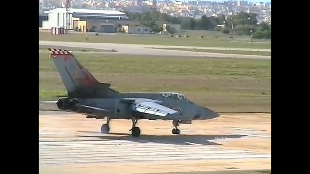 Royal Air Force Tornado Departing (Malta International Air Show 2005) смотреть онлайн