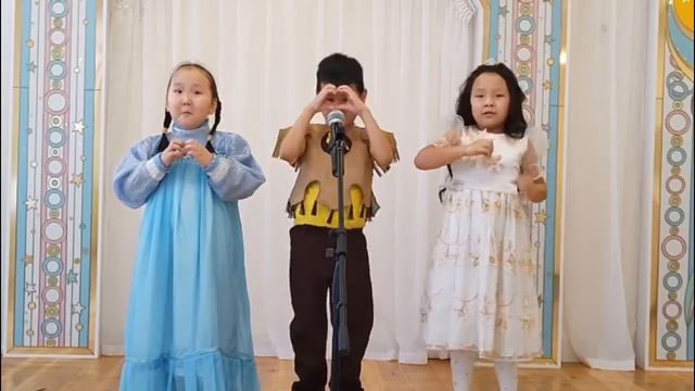 Трио "Little Stars" песня на английском языке "I love my Mommy" смотреть онлайн